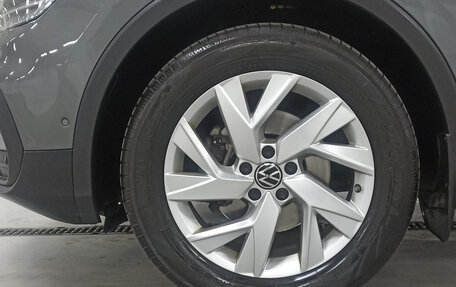 Volkswagen Tiguan II, 2021 год, 2 899 000 рублей, 22 фотография