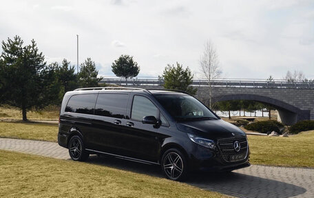 Mercedes-Benz V-Класс, 2024 год, 49 200 000 рублей, 2 фотография