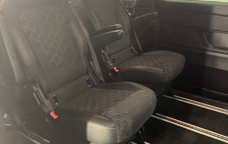 Mercedes-Benz V-Класс, 2018 год, 4 700 000 рублей, 5 фотография