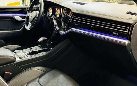 Volkswagen Touareg III, 2018 год, 5 250 000 рублей, 6 фотография