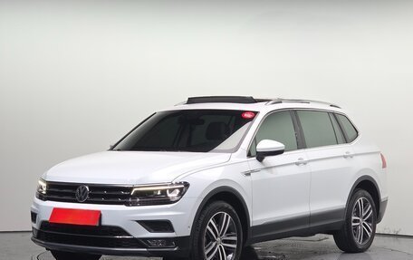 Volkswagen Tiguan II, 2020 год, 2 510 000 рублей, 2 фотография