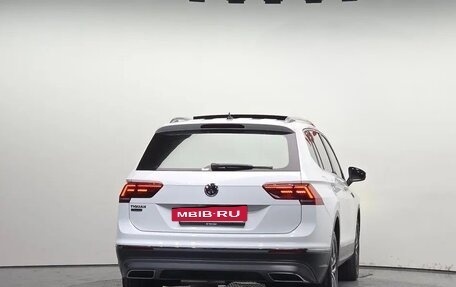 Volkswagen Tiguan II, 2020 год, 2 510 000 рублей, 3 фотография