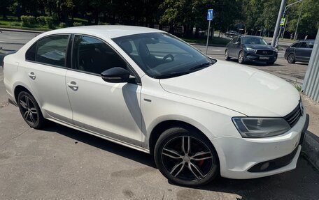 Volkswagen Jetta VI, 2013 год, 700 000 рублей, 2 фотография