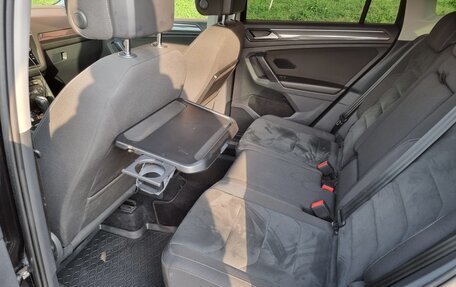 Volkswagen Tiguan II, 2017 год, 2 300 000 рублей, 2 фотография