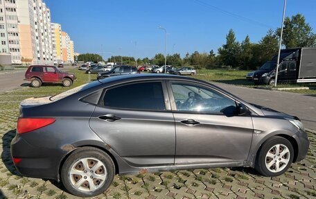 Hyundai Solaris II рестайлинг, 2011 год, 600 000 рублей, 12 фотография