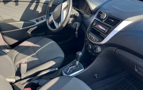 Hyundai Solaris II рестайлинг, 2011 год, 600 000 рублей, 15 фотография
