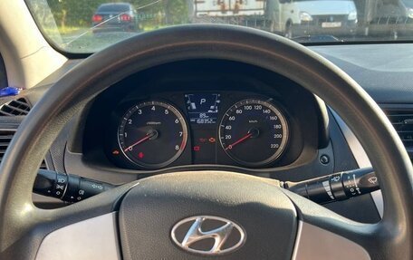 Hyundai Solaris II рестайлинг, 2011 год, 600 000 рублей, 17 фотография