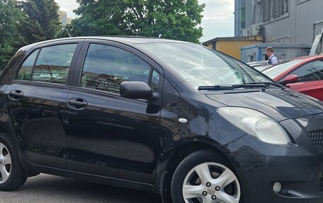 Toyota Yaris III рестайлинг, 2007 год, 579 000 рублей, 1 фотография