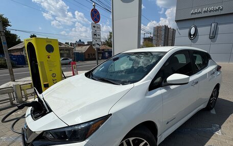 Nissan Leaf II, 2018 год, 2 000 000 рублей, 3 фотография