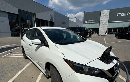 Nissan Leaf II, 2018 год, 2 000 000 рублей, 7 фотография