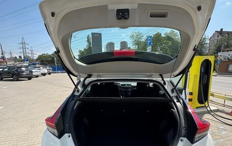 Nissan Leaf II, 2018 год, 2 000 000 рублей, 13 фотография