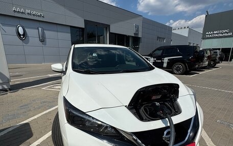 Nissan Leaf II, 2018 год, 2 000 000 рублей, 4 фотография