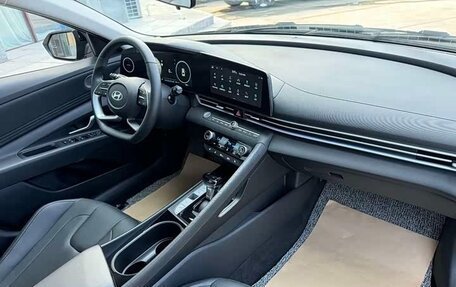 Hyundai Elantra, 2024 год, 2 330 000 рублей, 13 фотография