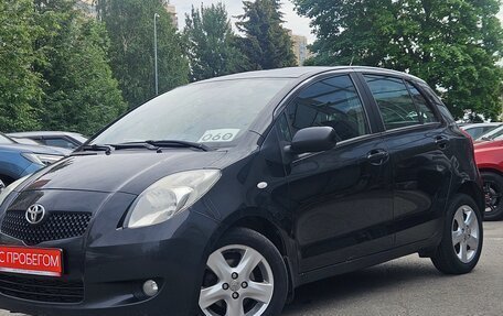 Toyota Yaris III рестайлинг, 2007 год, 579 000 рублей, 3 фотография