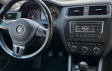 Volkswagen Jetta VI, 2014 год, 1 000 000 рублей, 6 фотография