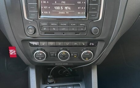 Volkswagen Jetta VI, 2014 год, 1 000 000 рублей, 14 фотография
