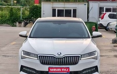 Skoda Superb III рестайлинг, 2022 год, 1 850 000 рублей, 1 фотография