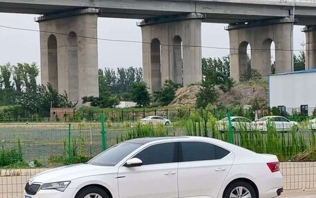 Skoda Superb III рестайлинг, 2022 год, 1 850 000 рублей, 2 фотография