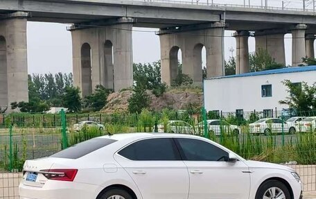 Skoda Superb III рестайлинг, 2022 год, 1 850 000 рублей, 8 фотография