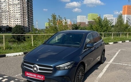 Mercedes-Benz B-Класс, 2019 год, 2 150 000 рублей, 2 фотография
