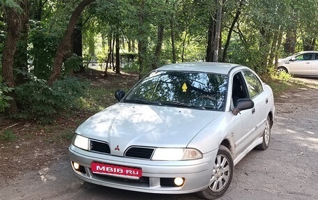 Mitsubishi Carisma I, 2000 год, 145 000 рублей, 1 фотография