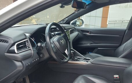 Toyota Camry, 2018 год, 2 850 000 рублей, 1 фотография