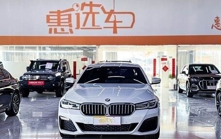BMW 5 серия, 2022 год, 3 520 000 рублей, 2 фотография
