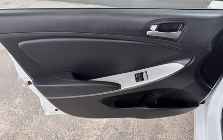Hyundai Solaris II рестайлинг, 2016 год, 887 000 рублей, 23 фотография