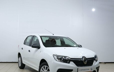 Renault Logan II, 2019 год, 900 000 рублей, 3 фотография