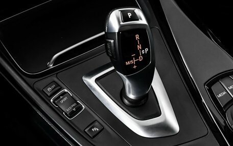 BMW 3 серия, 2018 год, 1 998 000 рублей, 16 фотография