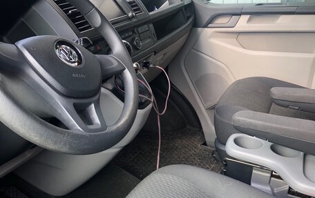 Volkswagen Caravelle T6 рестайлинг, 2016 год, 2 650 000 рублей, 7 фотография