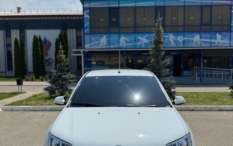 Renault Logan II, 2018 год, 800 000 рублей, 10 фотография