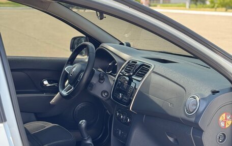 Renault Logan II, 2018 год, 800 000 рублей, 25 фотография