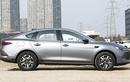 BYD Qin, 2025 год, 2 190 000 рублей, 4 фотография