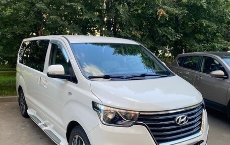 Hyundai Grand Starex Grand Starex I рестайлинг 2, 2020 год, 3 800 000 рублей, 3 фотография