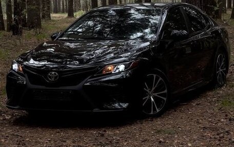 Toyota Camry, 2018 год, 2 600 000 рублей, 3 фотография