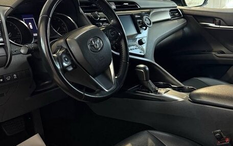 Toyota Camry, 2018 год, 2 600 000 рублей, 12 фотография