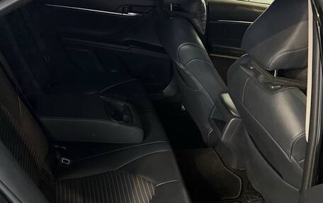 Toyota Camry, 2018 год, 2 600 000 рублей, 18 фотография