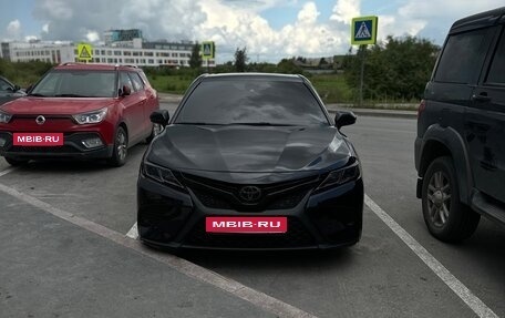 Toyota Camry, 2018 год, 2 600 000 рублей, 10 фотография