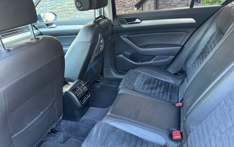 Volkswagen Passat B8 рестайлинг, 2015 год, 1 800 000 рублей, 10 фотография