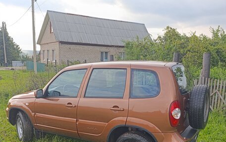 Chevrolet Niva I рестайлинг, 2018 год, 610 000 рублей, 5 фотография
