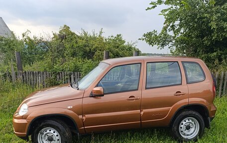 Chevrolet Niva I рестайлинг, 2018 год, 610 000 рублей, 3 фотография