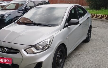 Hyundai Solaris II рестайлинг, 2011 год, 550 000 рублей, 2 фотография