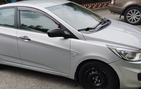 Hyundai Solaris II рестайлинг, 2011 год, 550 000 рублей, 3 фотография