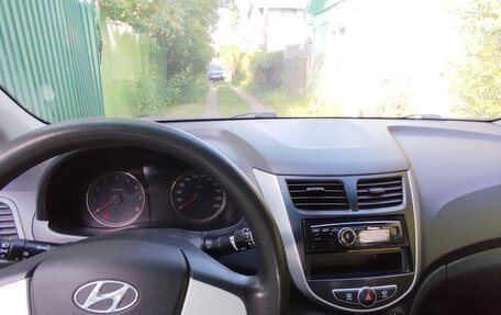 Hyundai Solaris II рестайлинг, 2011 год, 550 000 рублей, 12 фотография