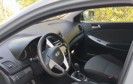 Hyundai Solaris II рестайлинг, 2011 год, 550 000 рублей, 11 фотография