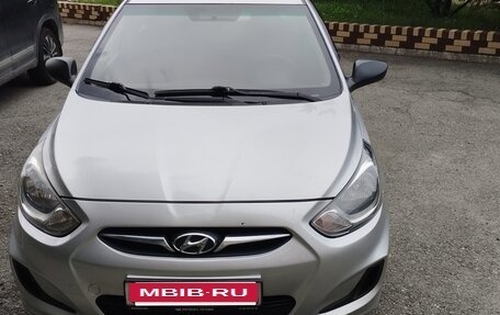 Hyundai Solaris II рестайлинг, 2011 год, 550 000 рублей, 4 фотография
