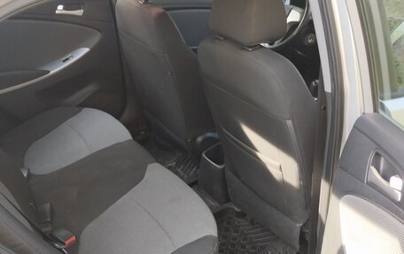 Hyundai Solaris II рестайлинг, 2011 год, 550 000 рублей, 17 фотография