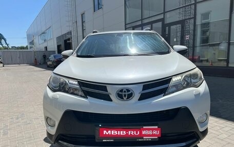 Toyota RAV4, 2015 год, 1 830 000 рублей, 2 фотография
