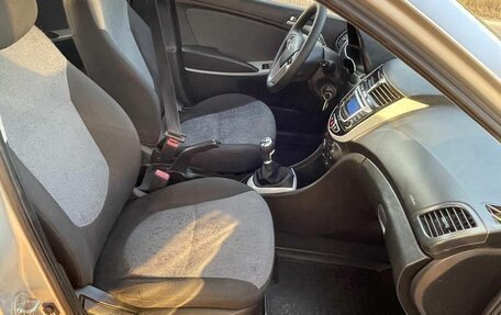 Hyundai Solaris II рестайлинг, 2013 год, 530 000 рублей, 15 фотография